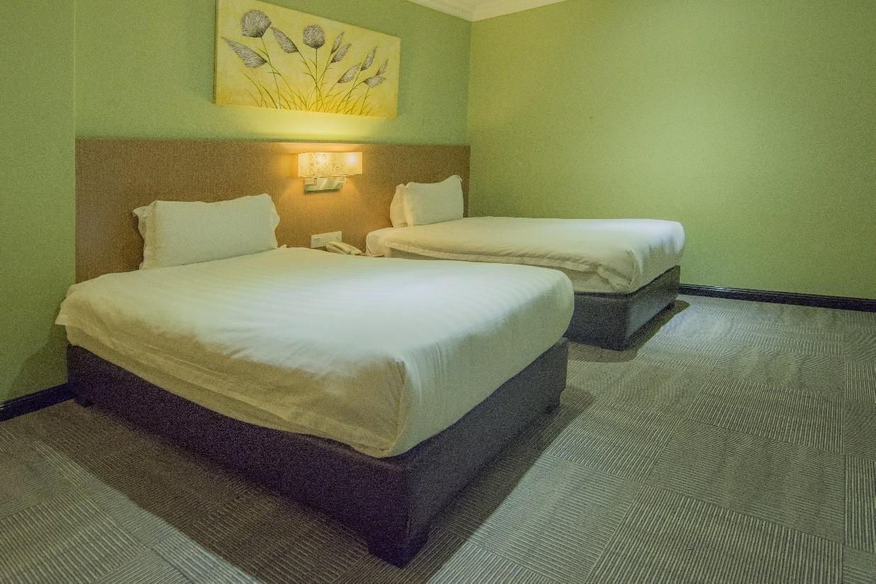 Merdeka Hotel Клуанг Экстерьер фото