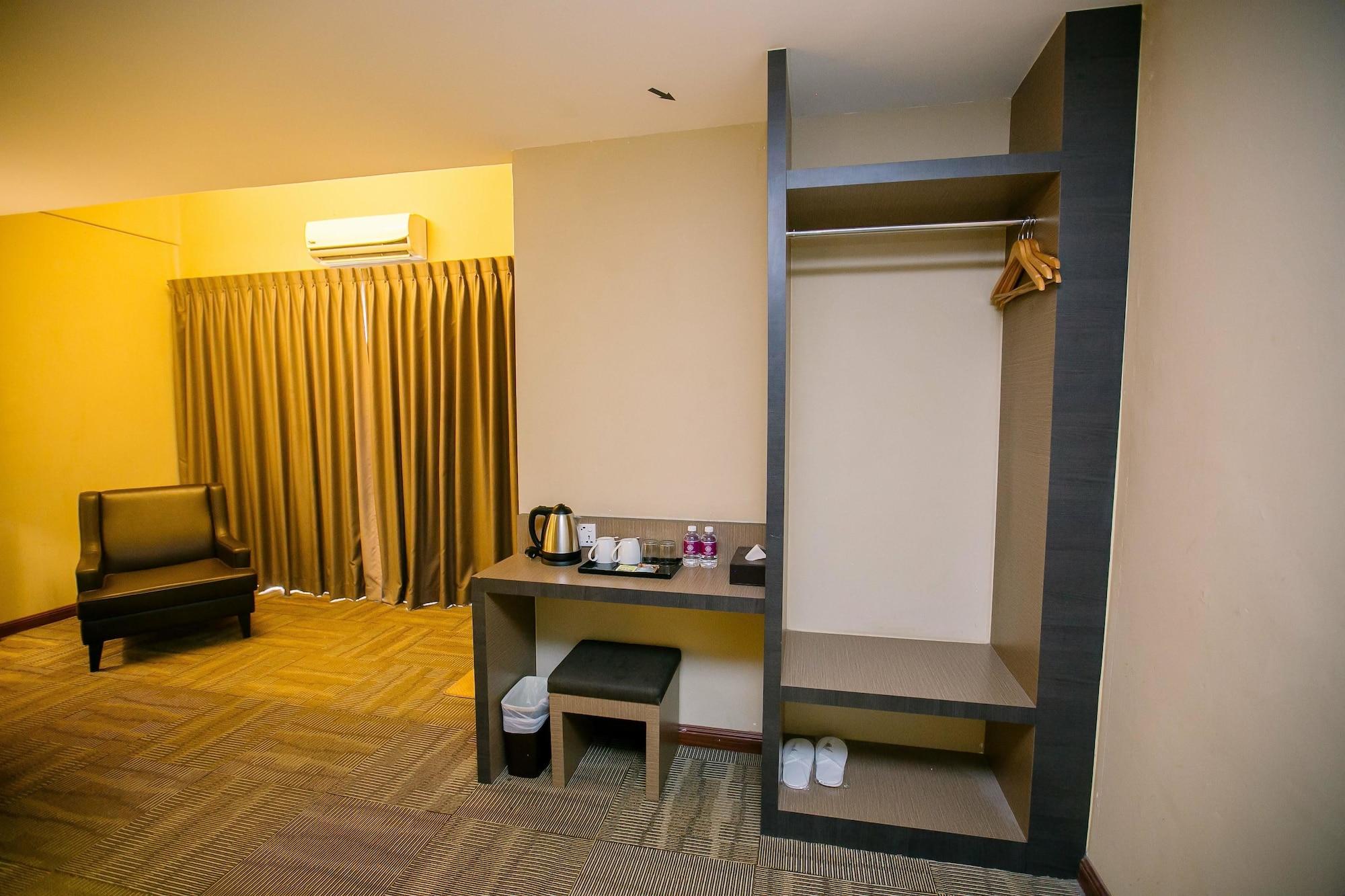 Merdeka Hotel Клуанг Экстерьер фото