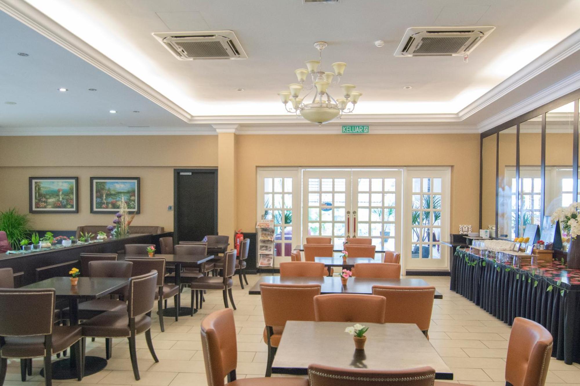 Merdeka Hotel Клуанг Экстерьер фото