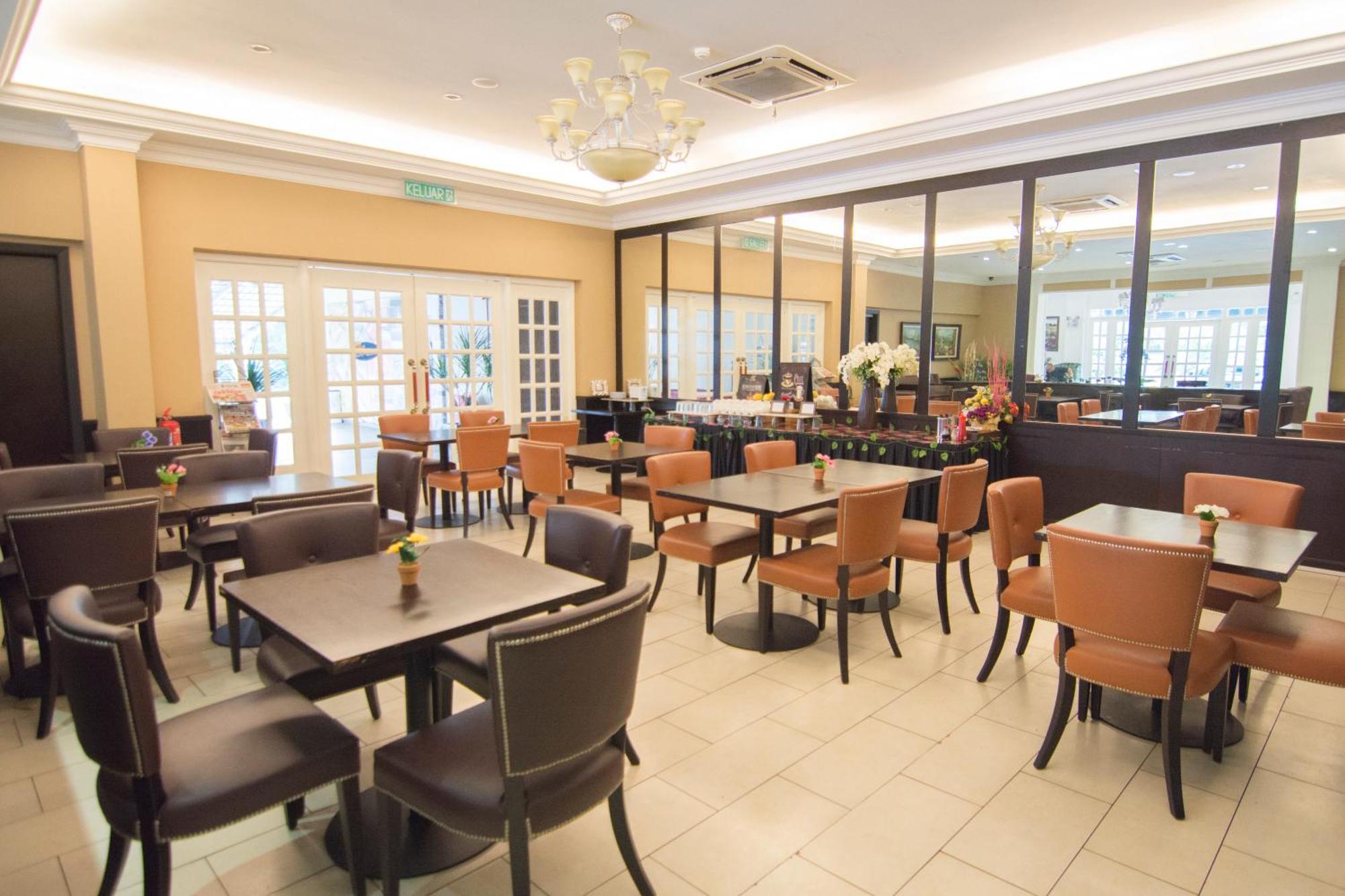 Merdeka Hotel Клуанг Экстерьер фото