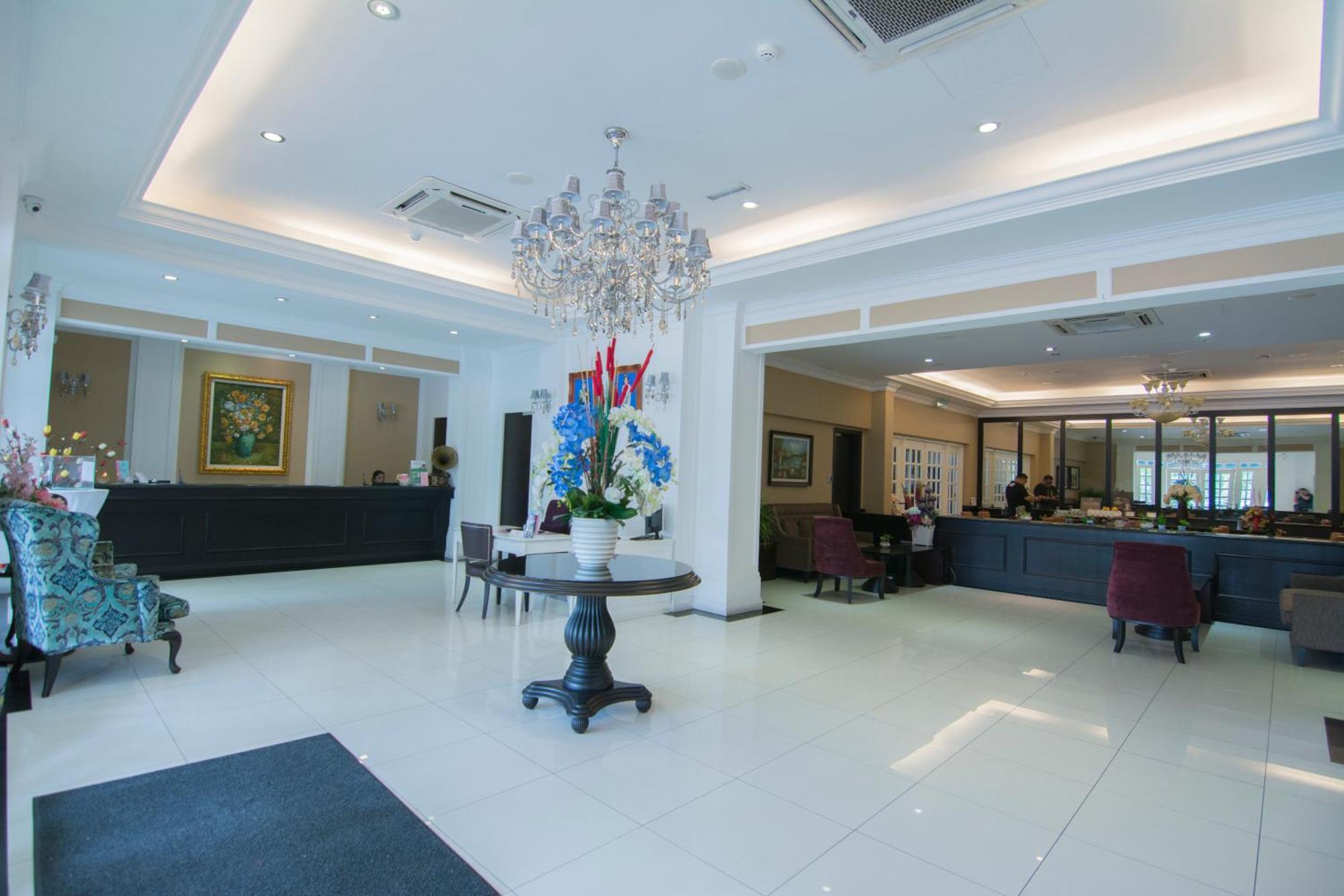 Merdeka Hotel Клуанг Экстерьер фото