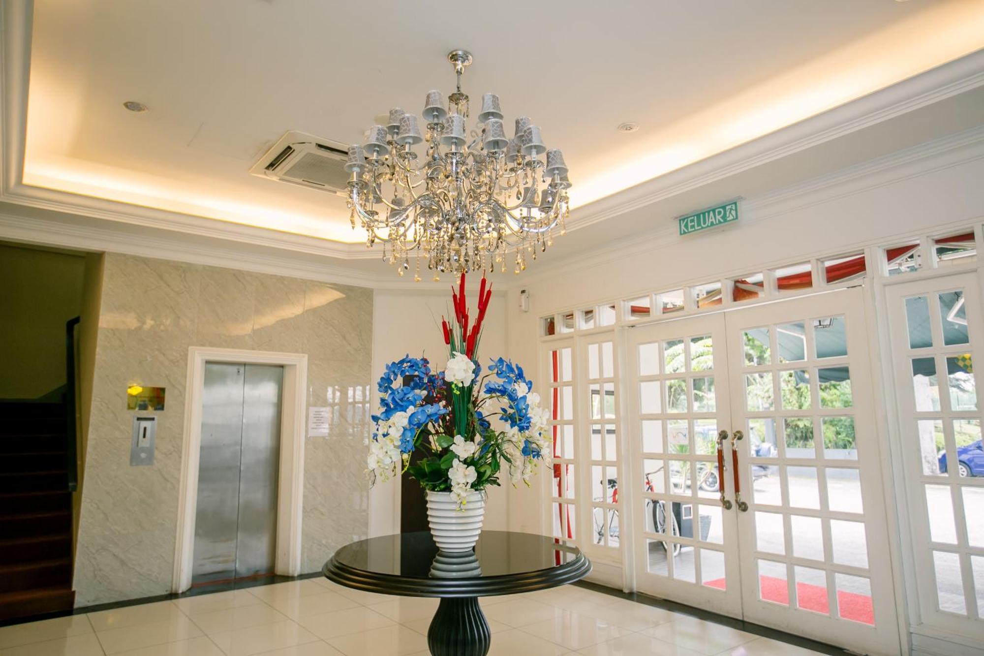 Merdeka Hotel Клуанг Экстерьер фото