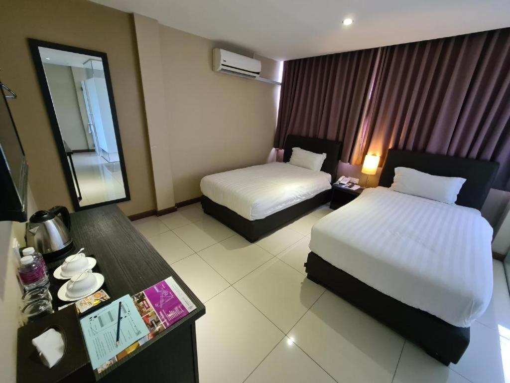 Merdeka Hotel Клуанг Экстерьер фото