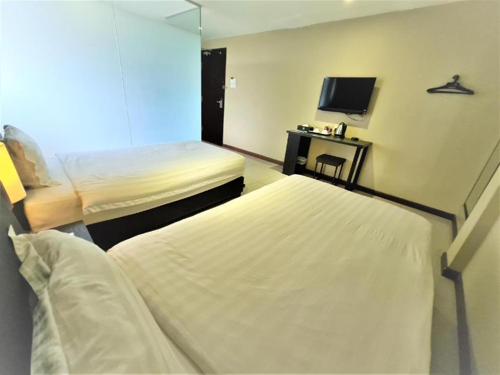 Merdeka Hotel Клуанг Экстерьер фото