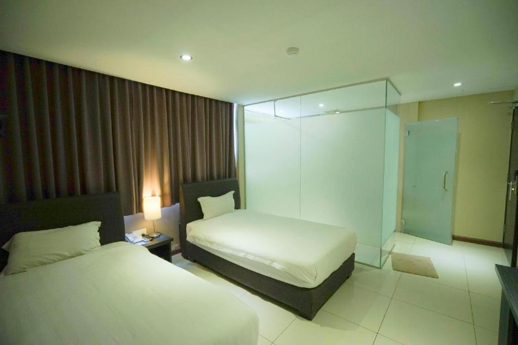 Merdeka Hotel Клуанг Экстерьер фото