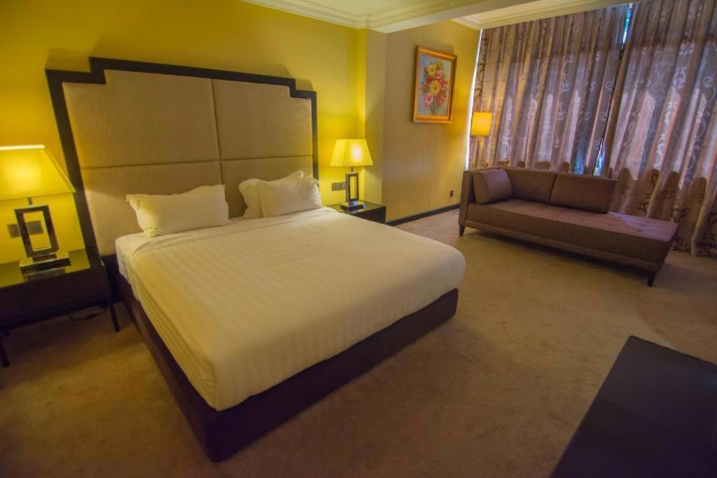 Merdeka Hotel Клуанг Экстерьер фото