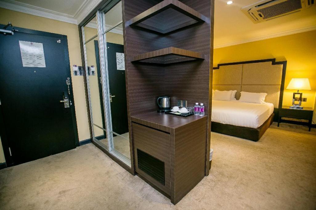 Merdeka Hotel Клуанг Экстерьер фото