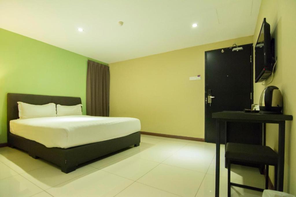 Merdeka Hotel Клуанг Экстерьер фото