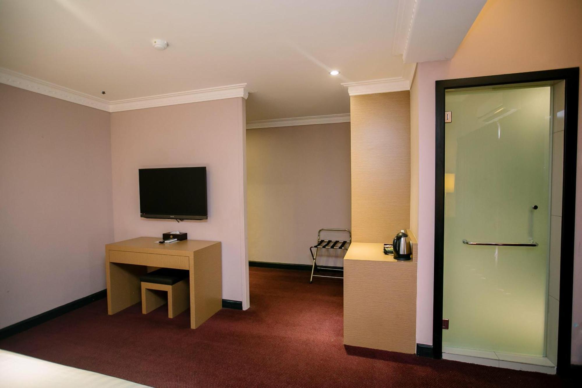Merdeka Hotel Клуанг Экстерьер фото