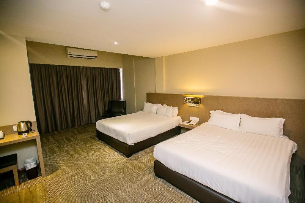 Merdeka Hotel Клуанг Экстерьер фото