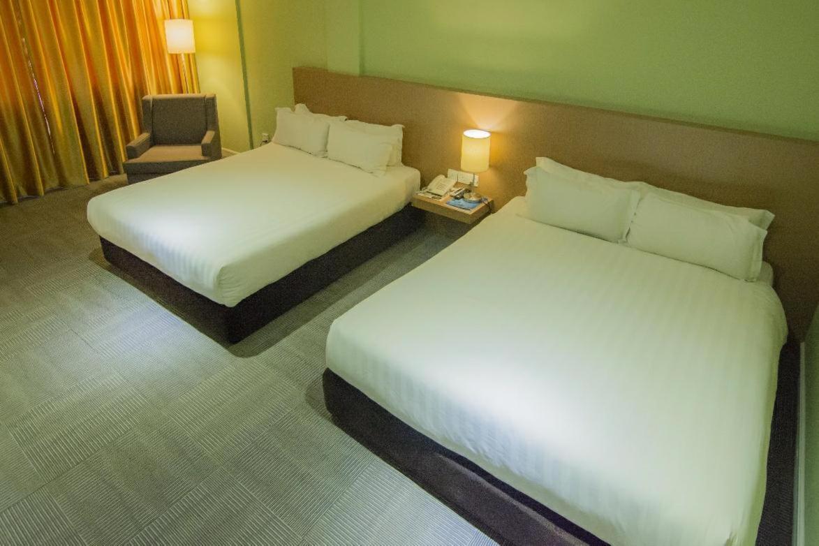 Merdeka Hotel Клуанг Экстерьер фото