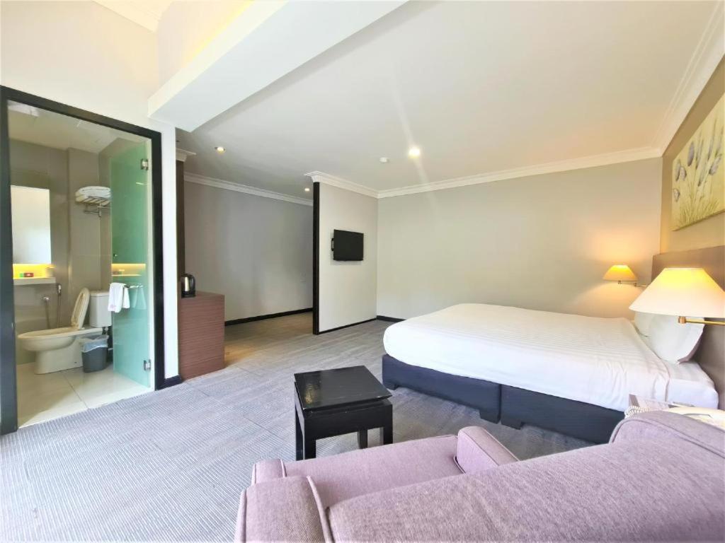 Merdeka Hotel Клуанг Экстерьер фото