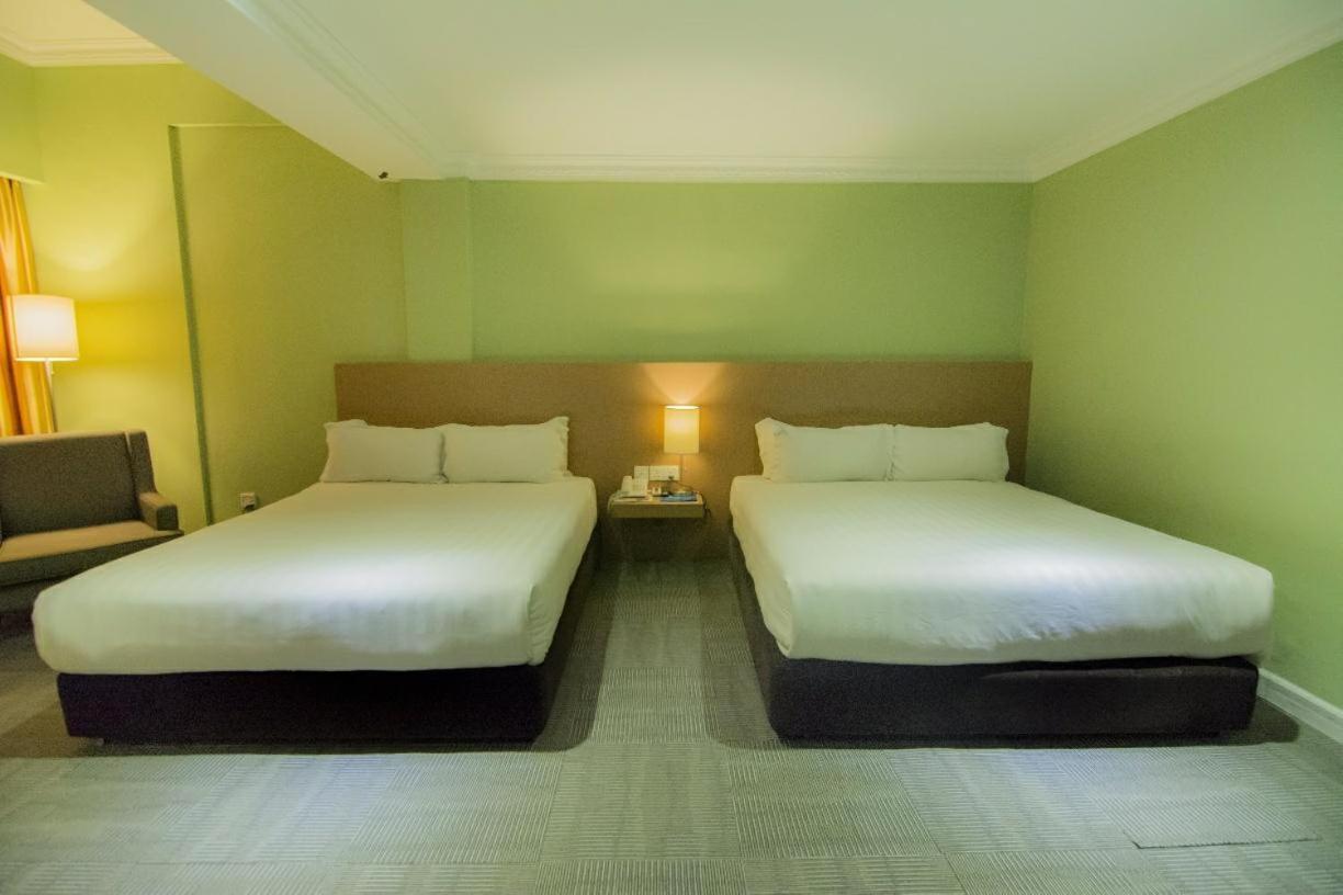 Merdeka Hotel Клуанг Экстерьер фото
