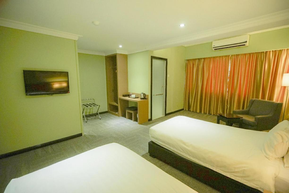 Merdeka Hotel Клуанг Экстерьер фото