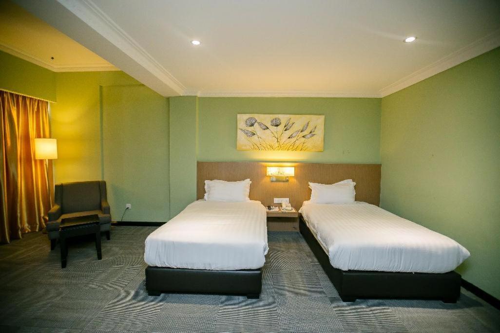Merdeka Hotel Клуанг Экстерьер фото
