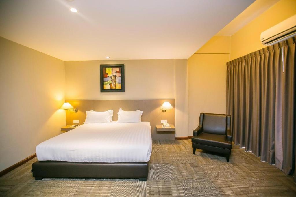 Merdeka Hotel Клуанг Экстерьер фото