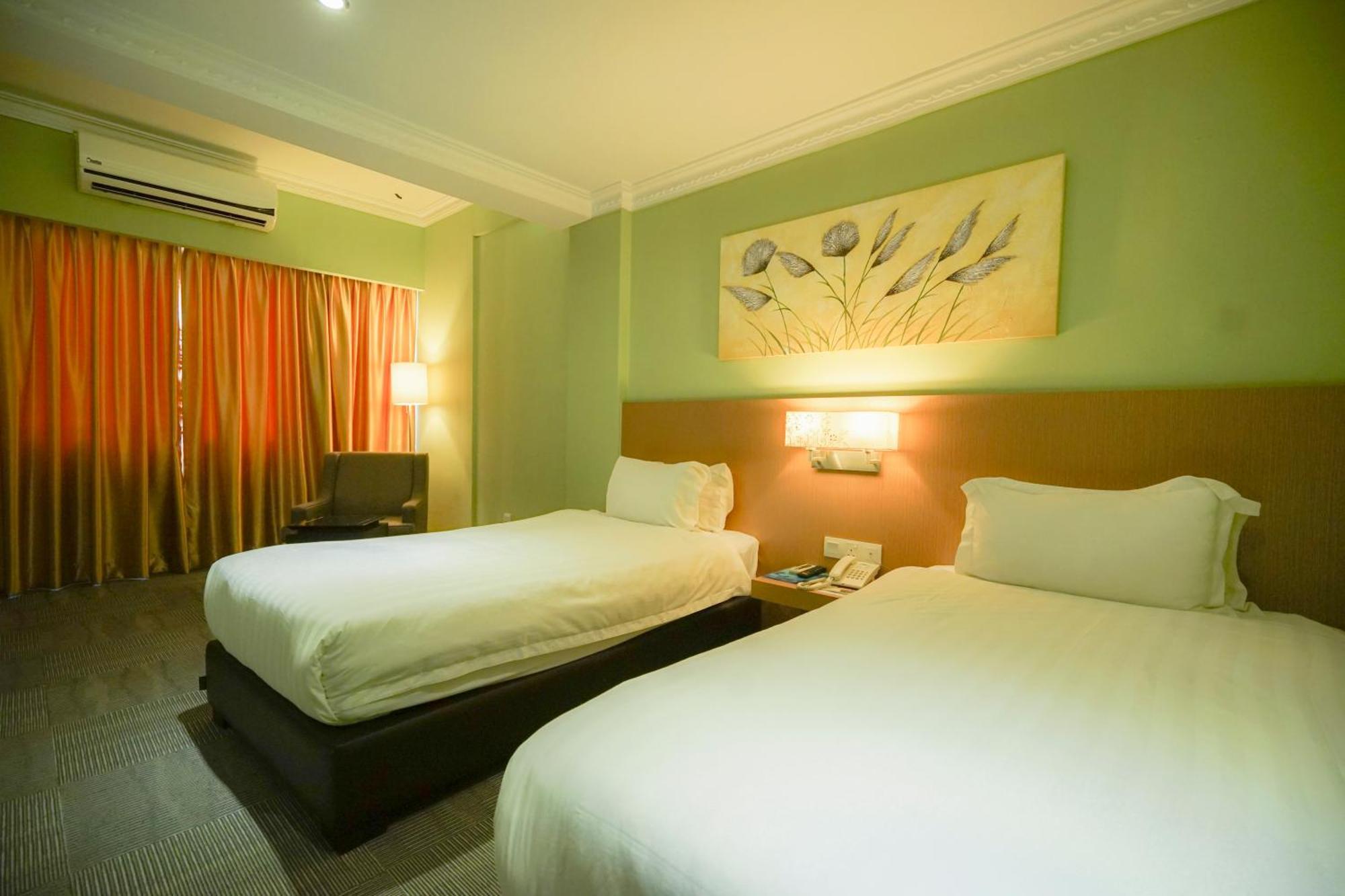 Merdeka Hotel Клуанг Экстерьер фото